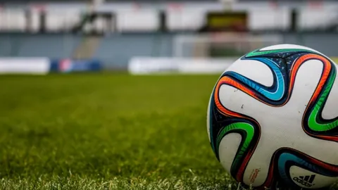 刘俊茜、吴艳妮南京巅峰对决，勇揽男女60米栏金牌