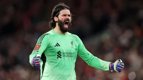 “湖人对阵勇士：NBA季后赛首轮激战一触即发”